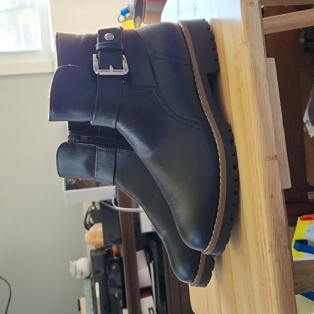 EUC Women's "Ensign" Boots by Nautica size 7